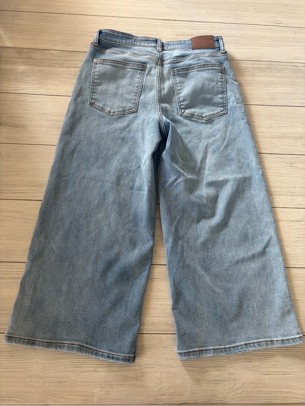 Judy Blue Wide Crop Light Wash Jeans | Size 11/30
